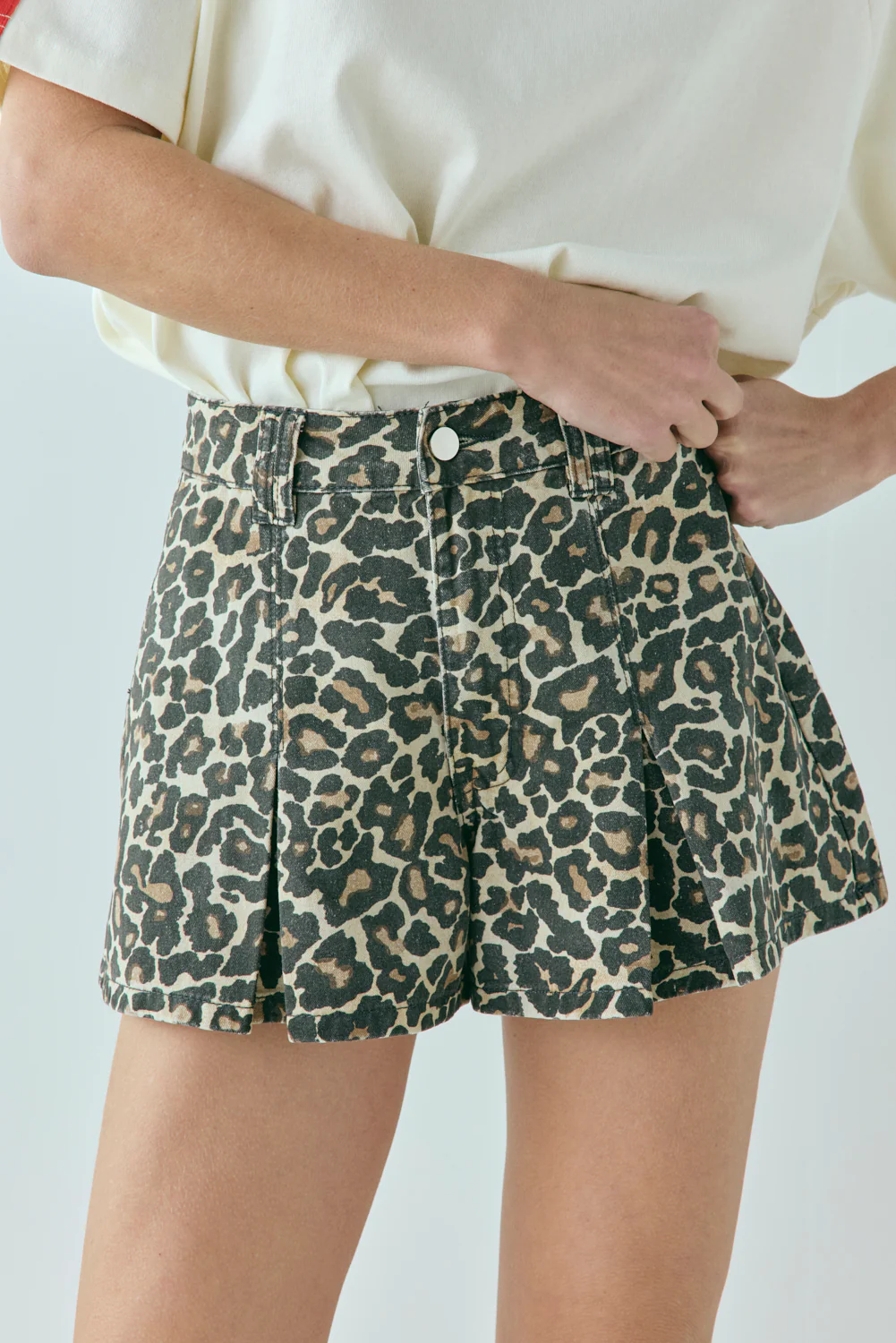 Abigail Denim Shorts Leopard - Image 2