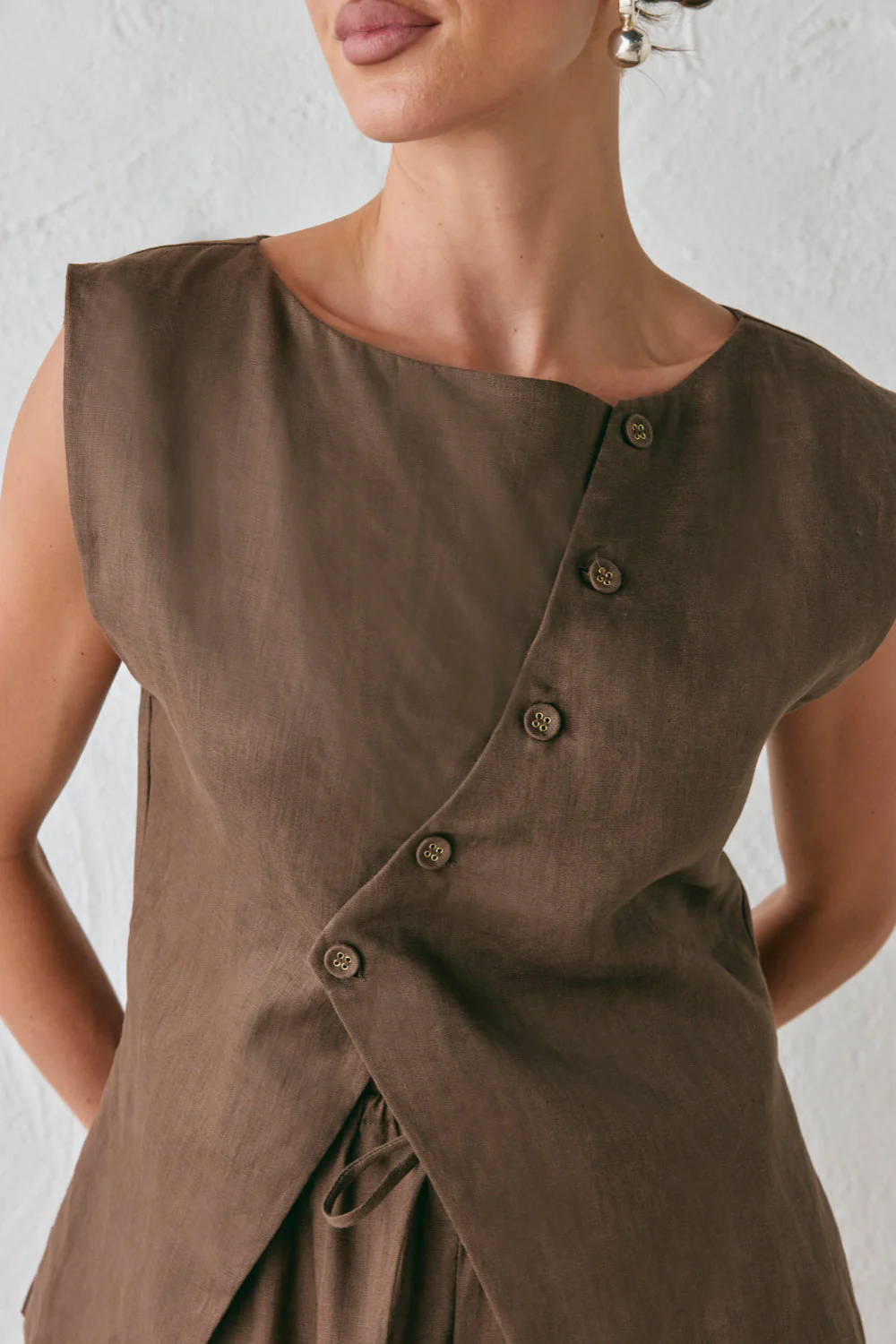 Aria Linen Vest Chocolate - Image 3