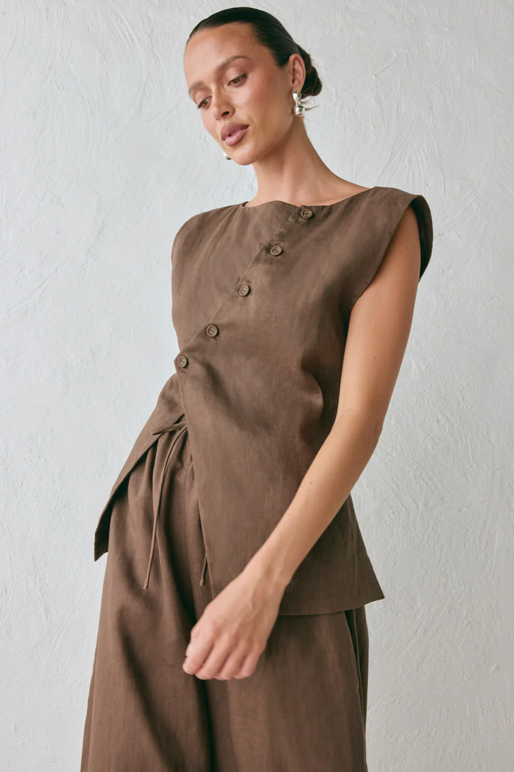Aria Linen Vest Chocolate - Image 4