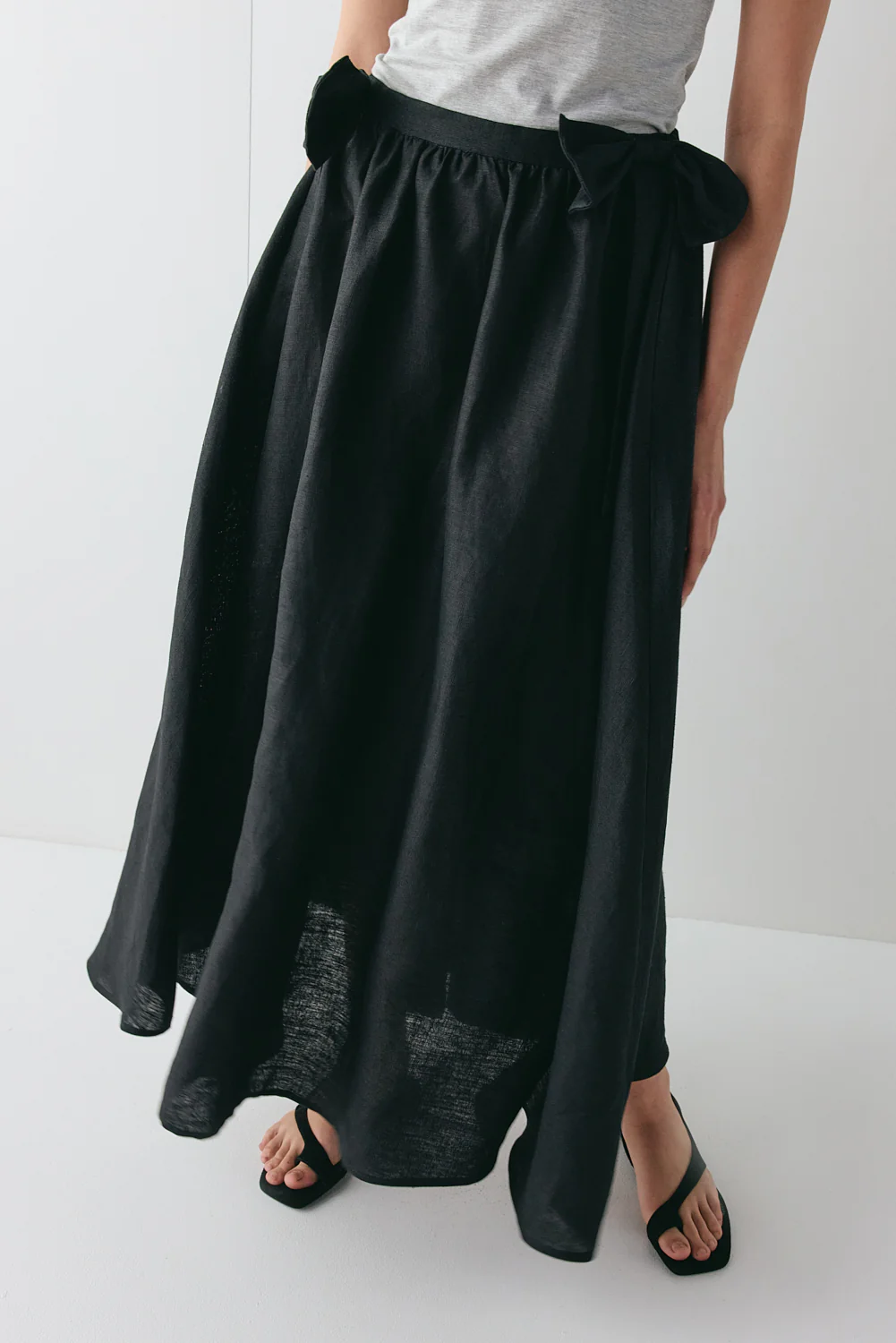 Daphne Linen Midi Skirt Black - Image 2