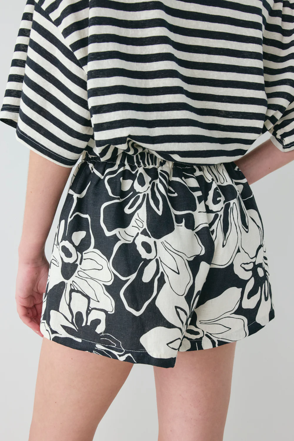 Eira Linen Shorts Ani - Image 7