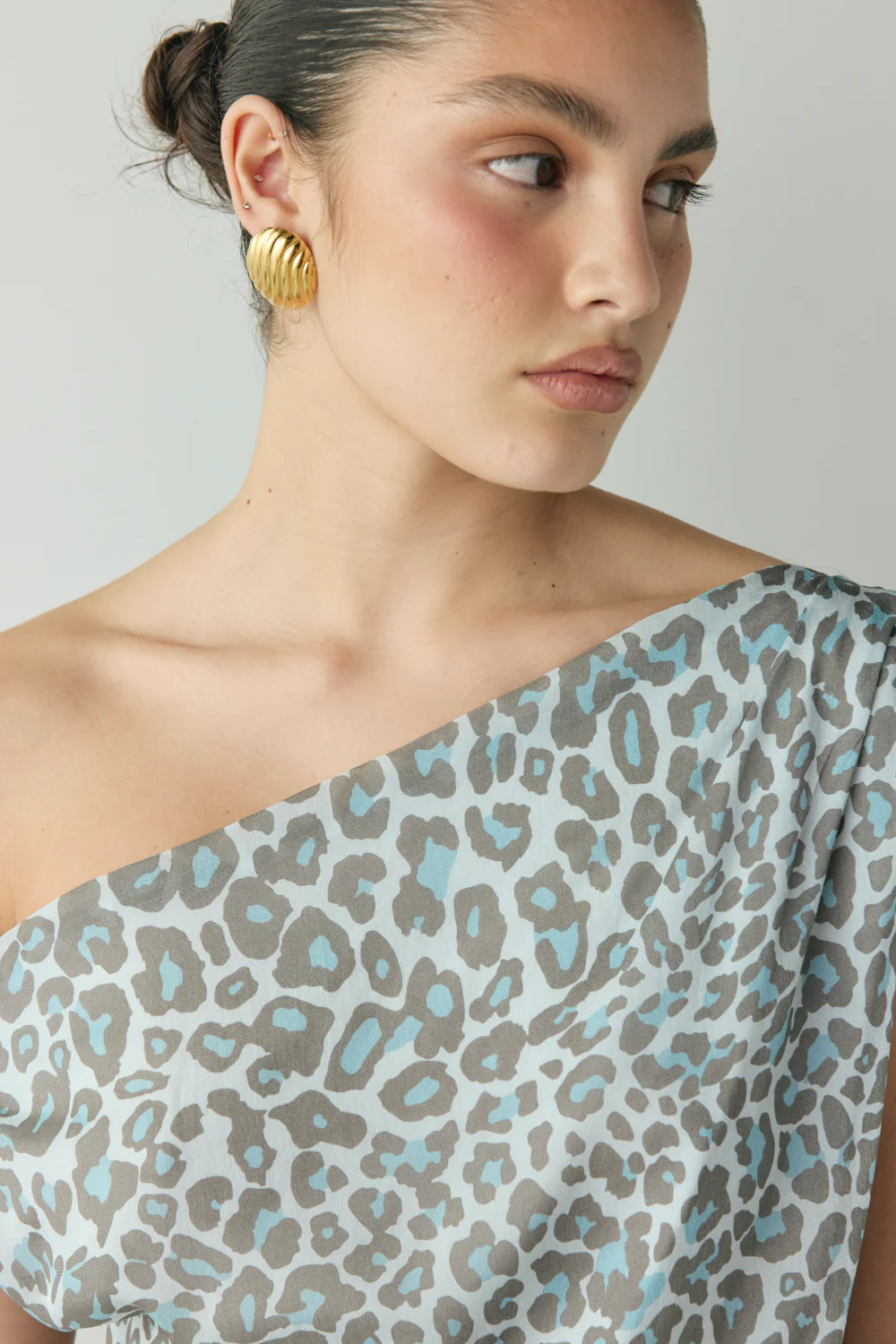 Lara Tunic Top Blue Leopard - Image 4