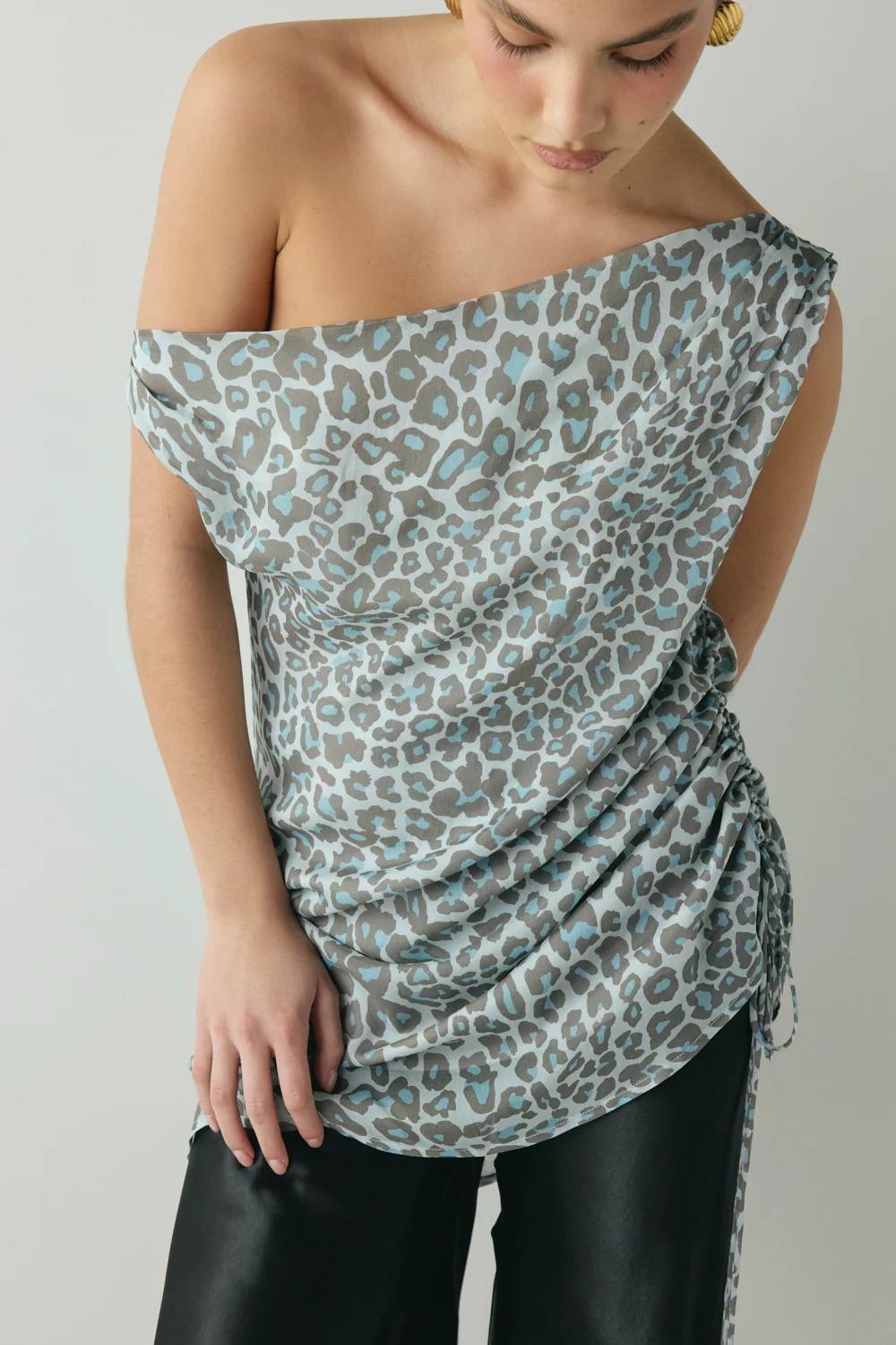 Lara Tunic Top Blue Leopard - Image 7