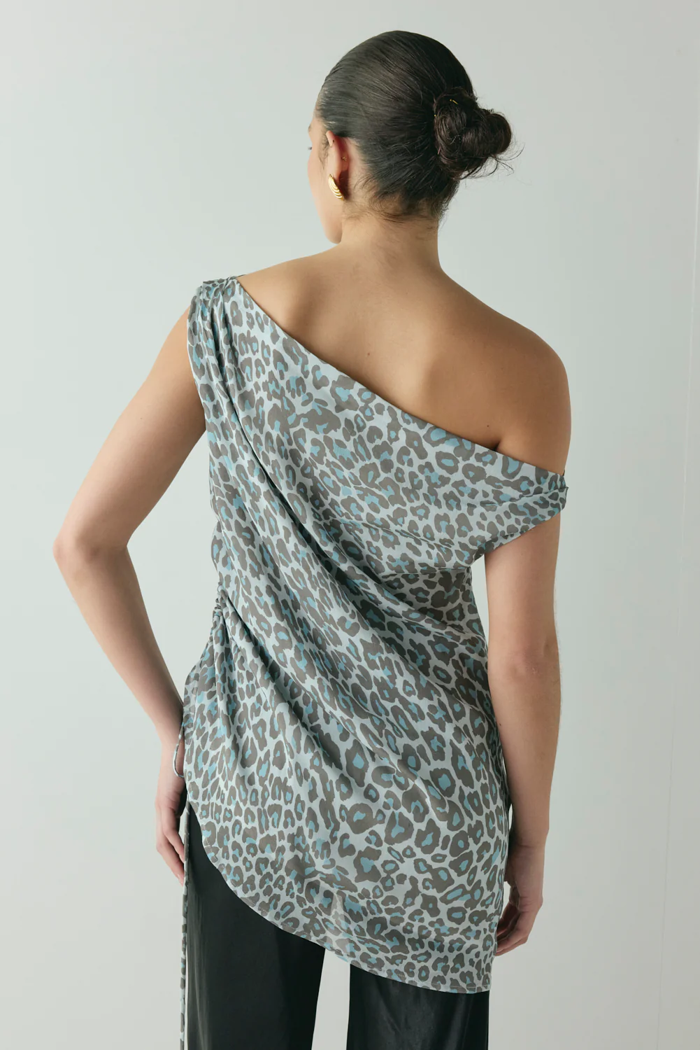 Lara Tunic Top Blue Leopard - Image 8