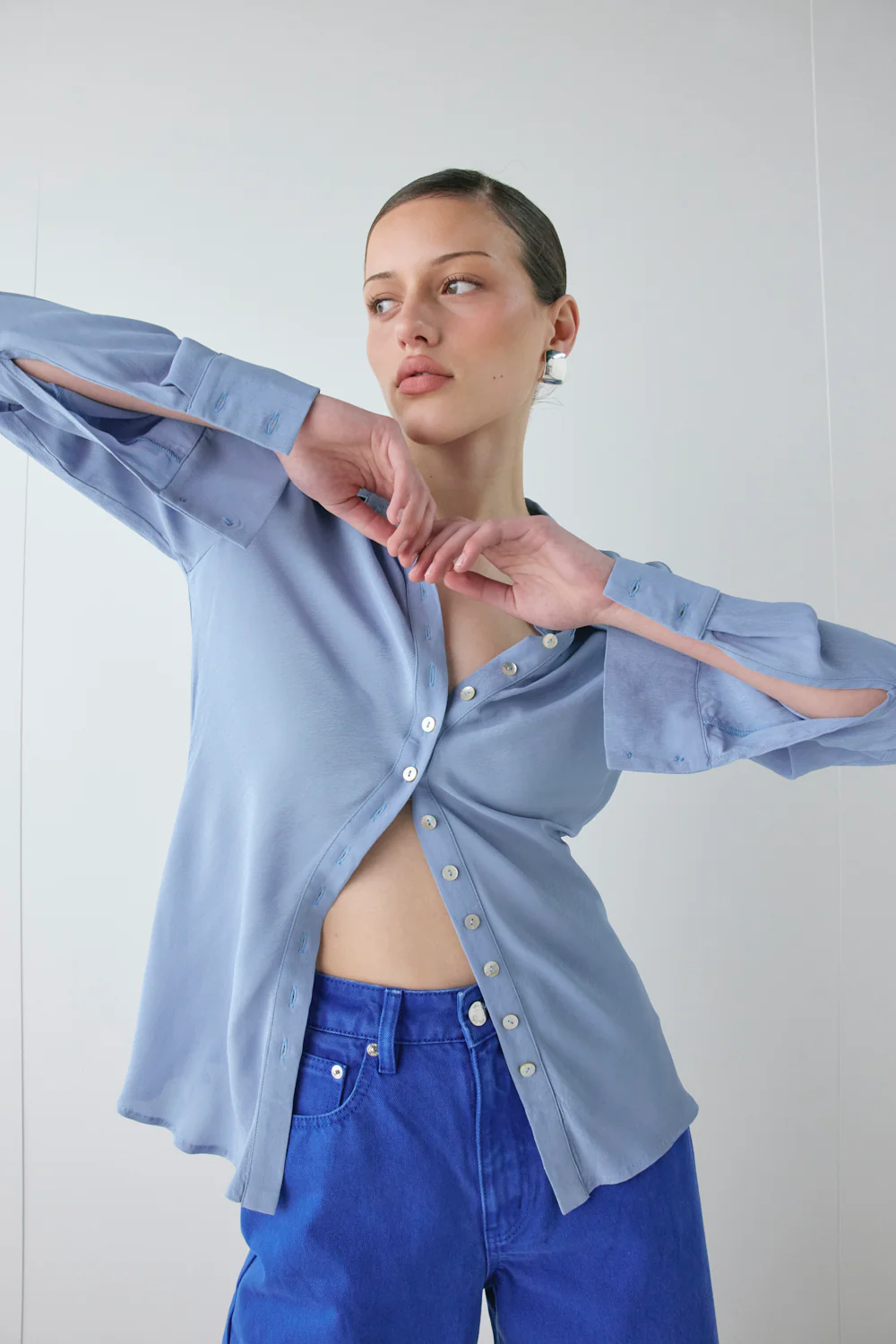 Mila Bias Shirt Sky - Image 4
