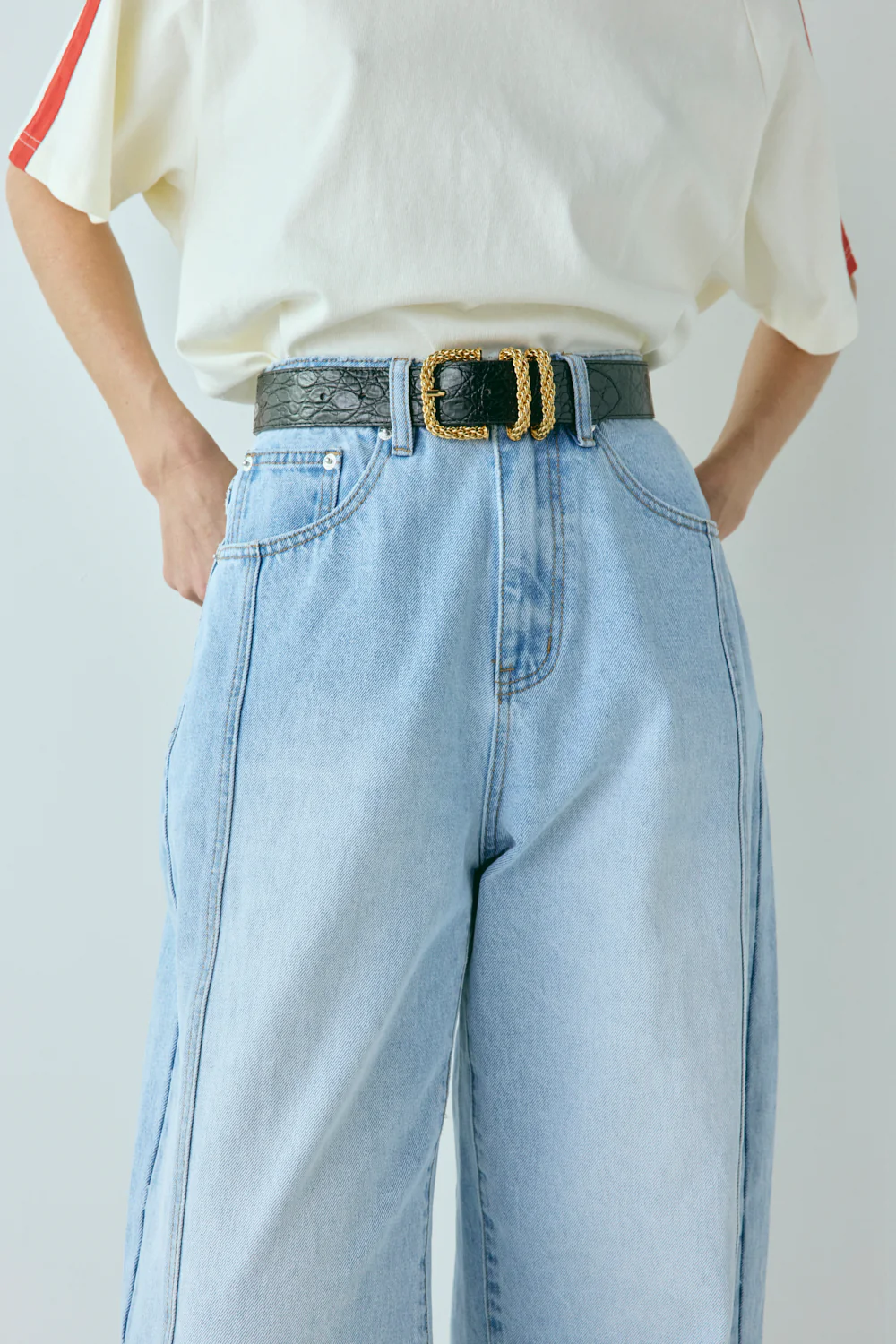 Nyra Barrel Denim Jeans Light Blue - Image 4