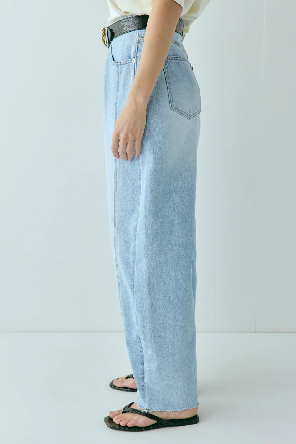 Nyra Barrel Denim Jeans Light Blue - Image 6