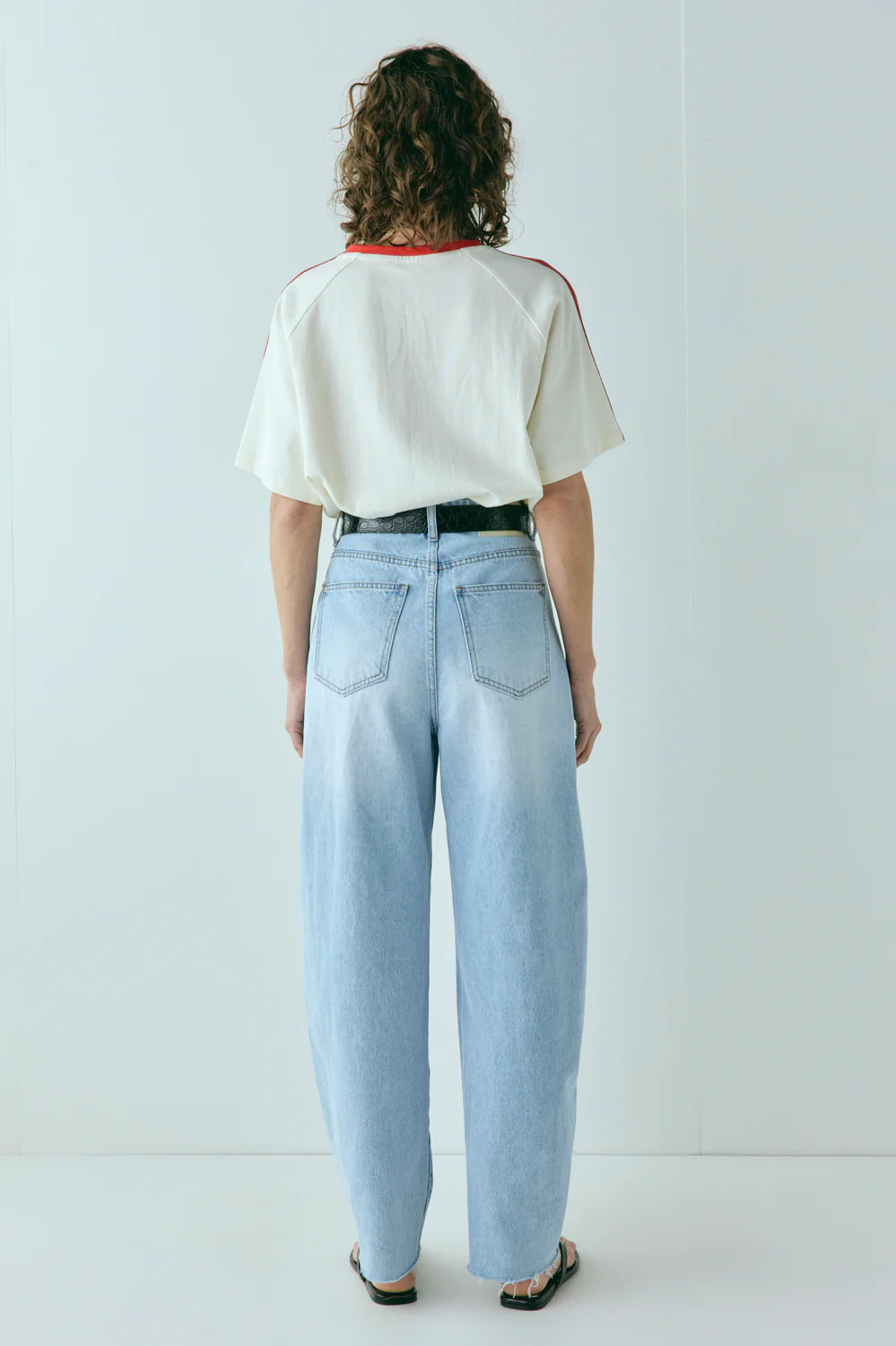 Nyra Barrel Denim Jeans Light Blue - Image 8