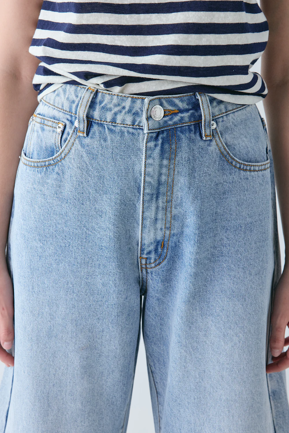 Sami Barrel Denim Jeans Washed Blue - Image 6