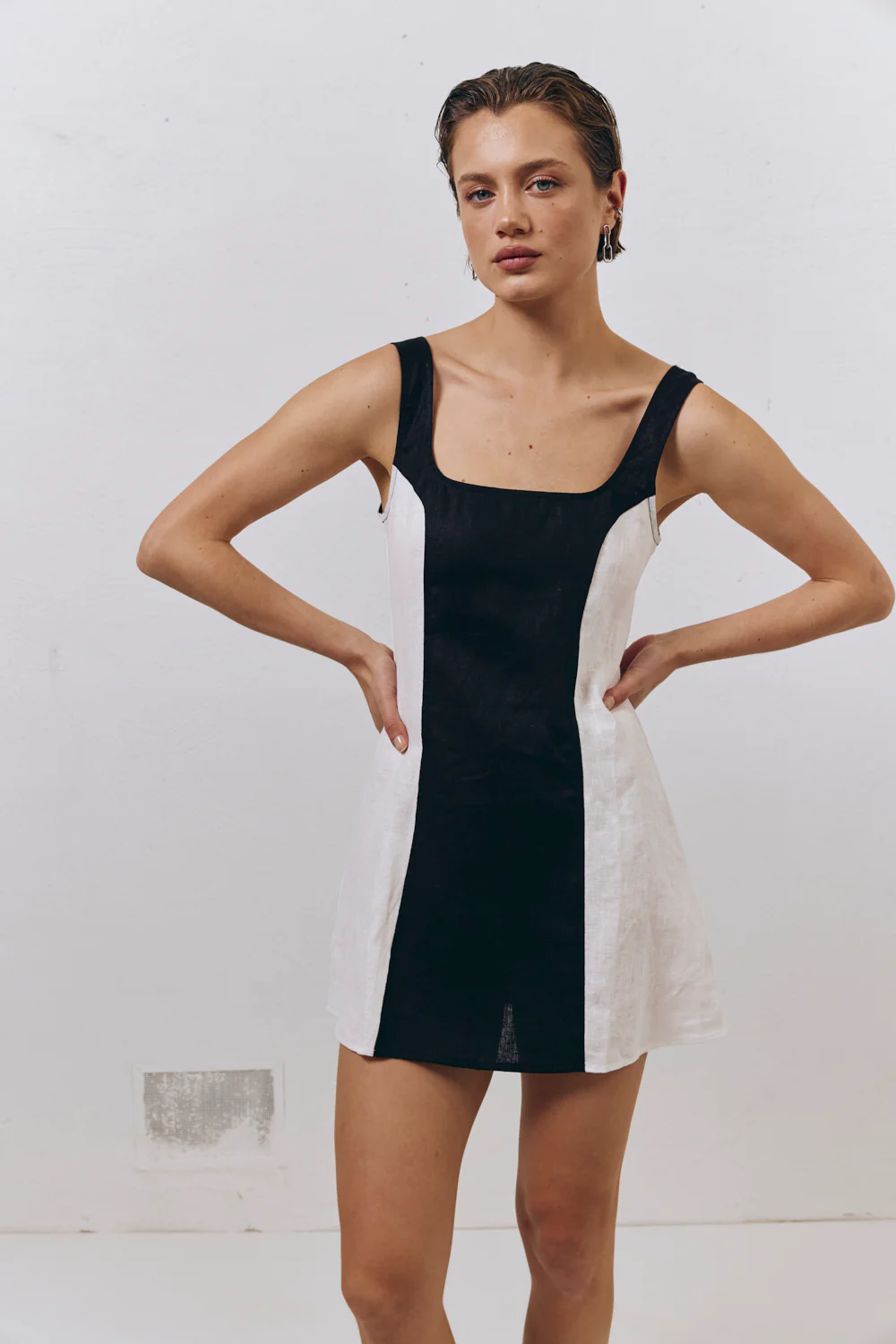 Saskia Linen Mini Dress Black - Image 3