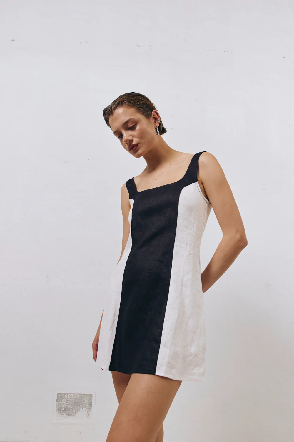 Saskia Linen Mini Dress Black - Image 5