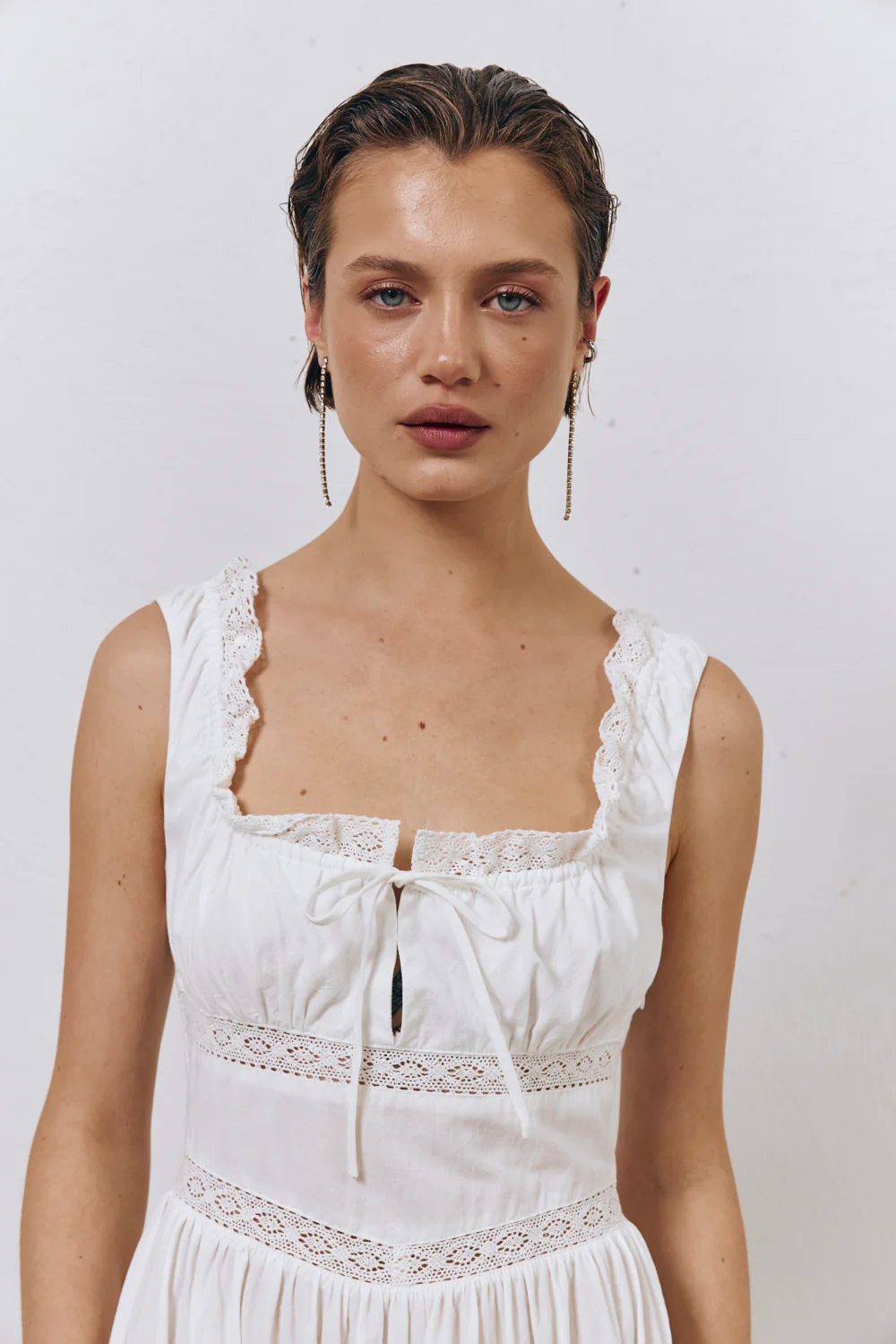 French Silhouette Midi Dress White - Image 3