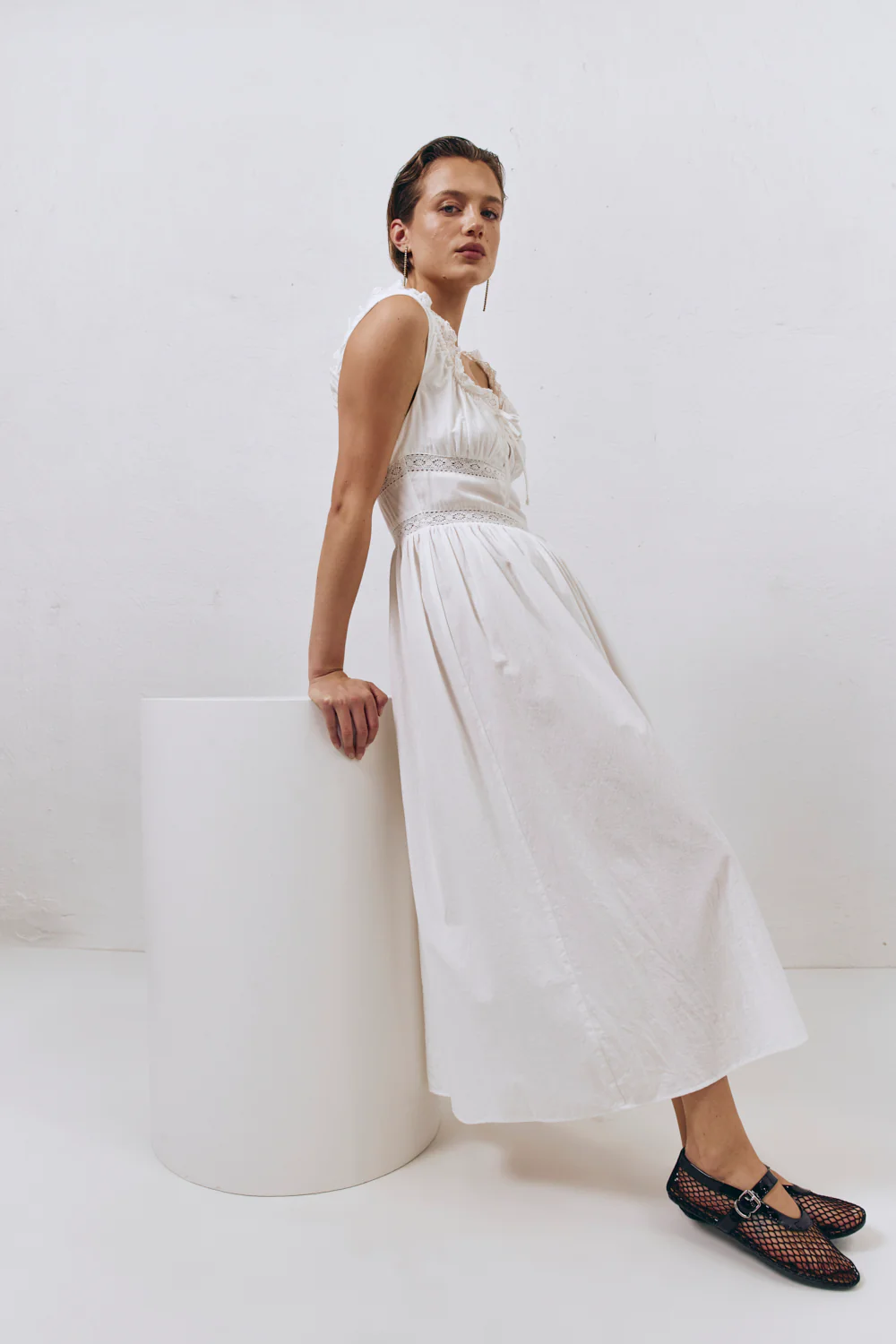 French Silhouette Midi Dress White - Image 4