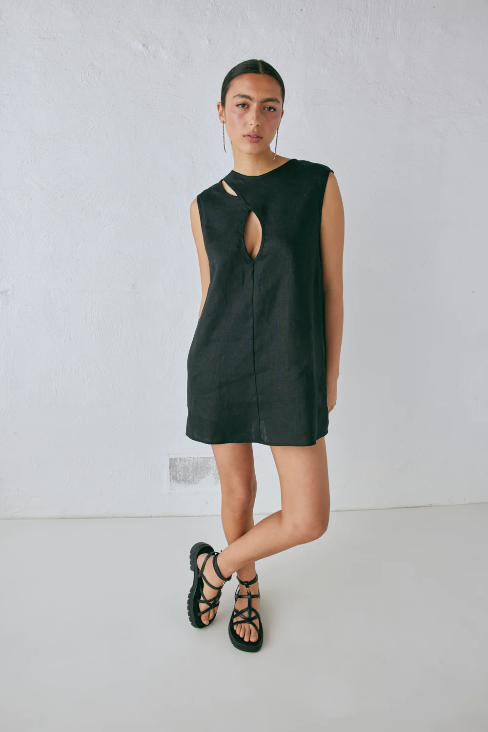 Yuri Linen Mini Dress Black - Image 4